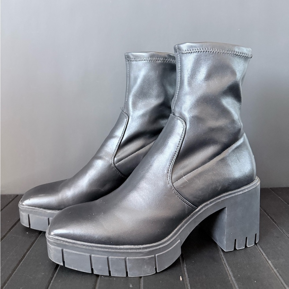 Stradivarius platform pull on heeled boot black faux leather size 41 size 10